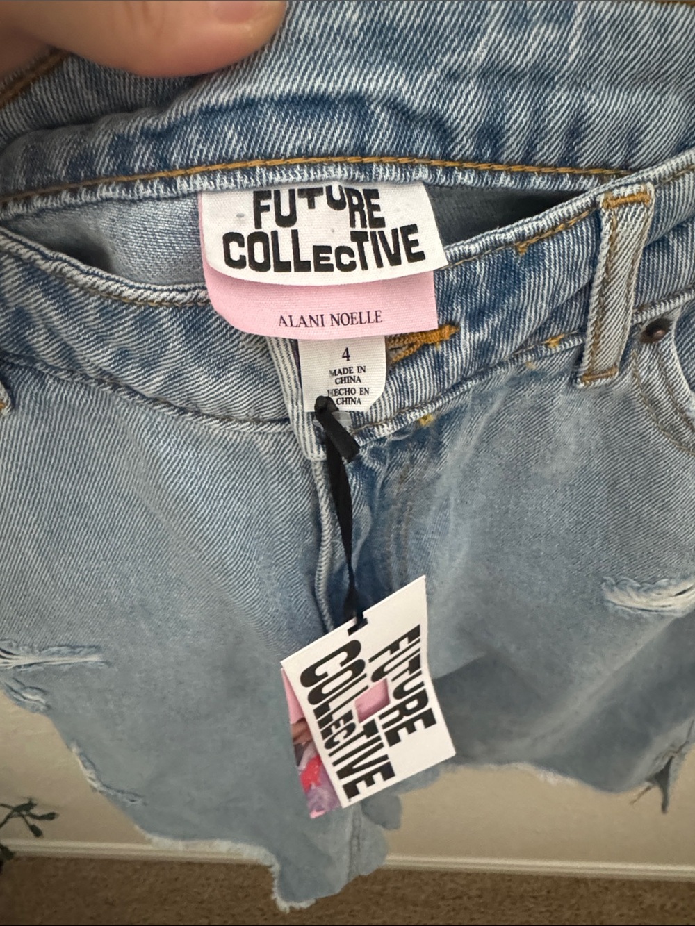 Future Collective Alani Noelle Distressed Denim Bermuda Shorts Size 4 NWT - Picture 6 of 7